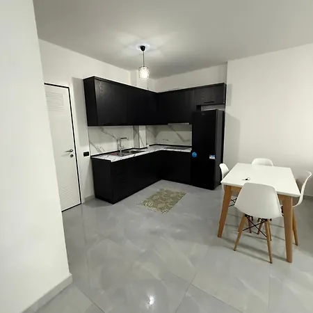 Leonard's Summer Apartman *