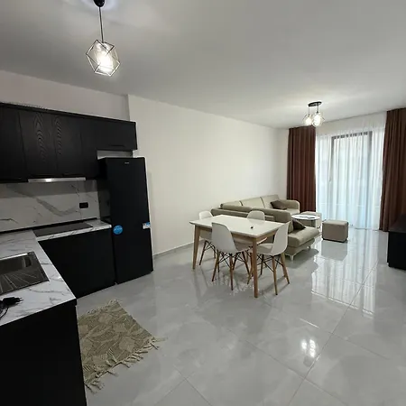Leonard's Summer Apartman Shëngjin